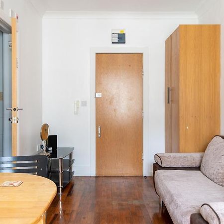 London Central Studio Экстерьер фото