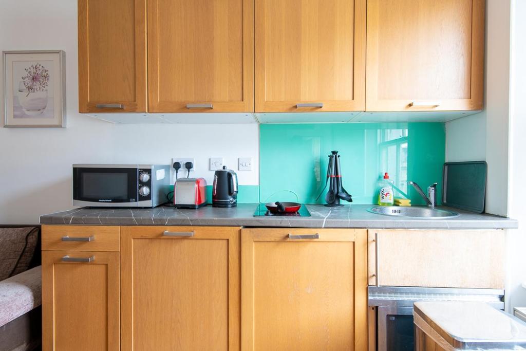 London Central Studio Экстерьер фото